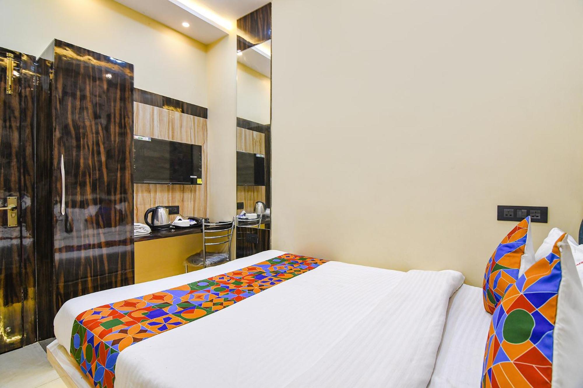 Fabhotel Royal Park Inn - Nr Eden Garden Stadium Kolkata Exterior photo